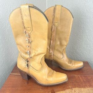 Vintage Frye light brown leather cowgirl boots